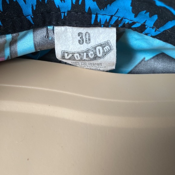 Men’s Volcom surf, board shorts - Picture 2 of 5